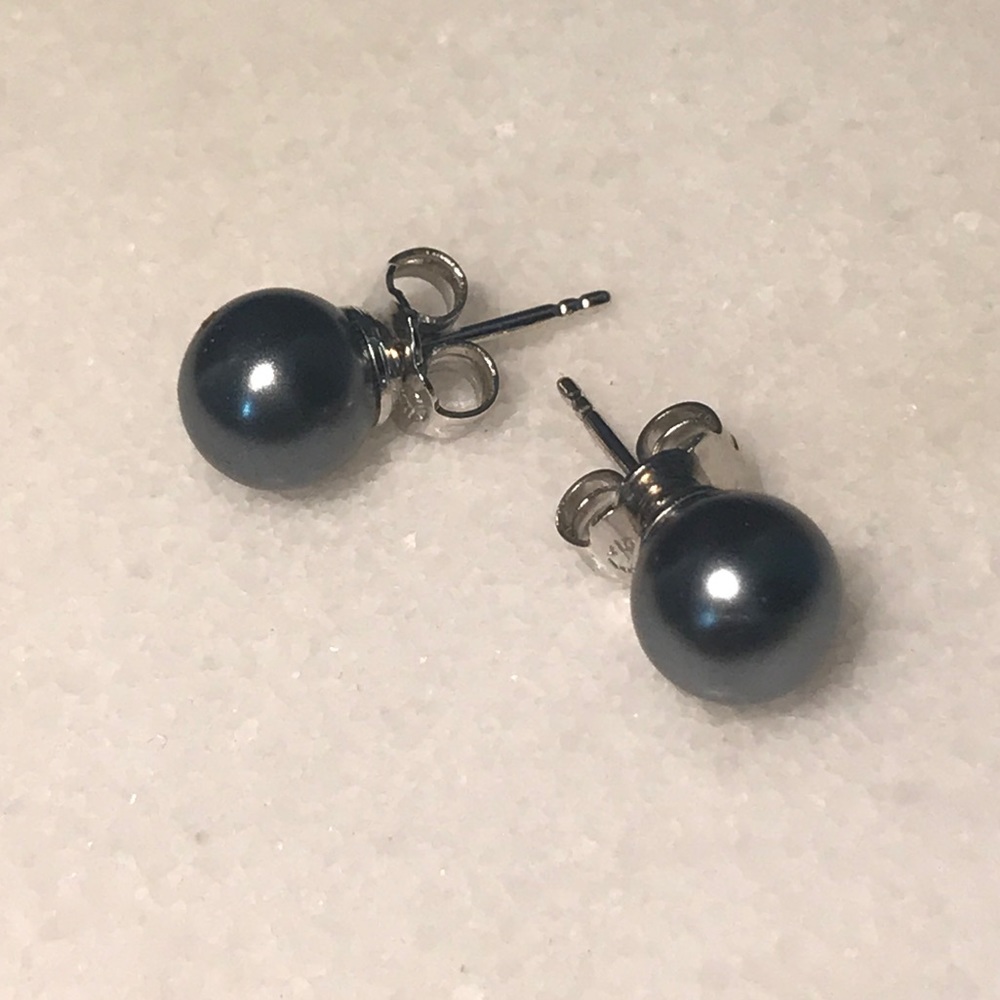 Gray Pearl Earrings Studs from Spain